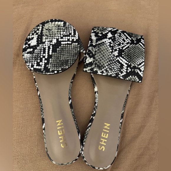*New W/O Tags* SHEIN Square Circle Animal Print Flat Sandals, Sz 39 - Picture 7 of 7